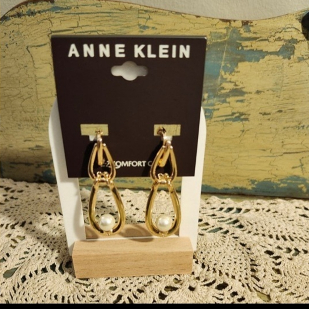 Elegant ANNE KLEIN Gold Pearl Drop CLIP Earrings